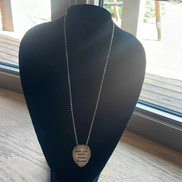 From her soul flows‎ beauty necklace - Picture 2 of 3